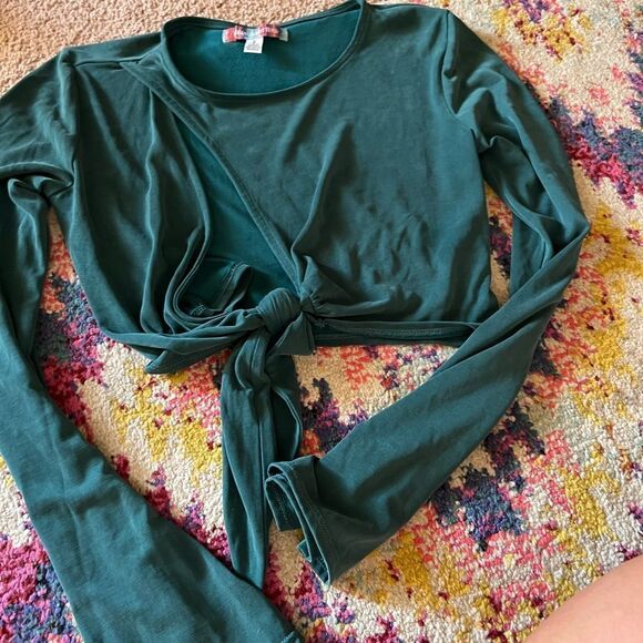🌻HP🌻NWOT Urban Outfitters green Elle keyhole wrap crop top flare sleeves S - Picture 10 of 16